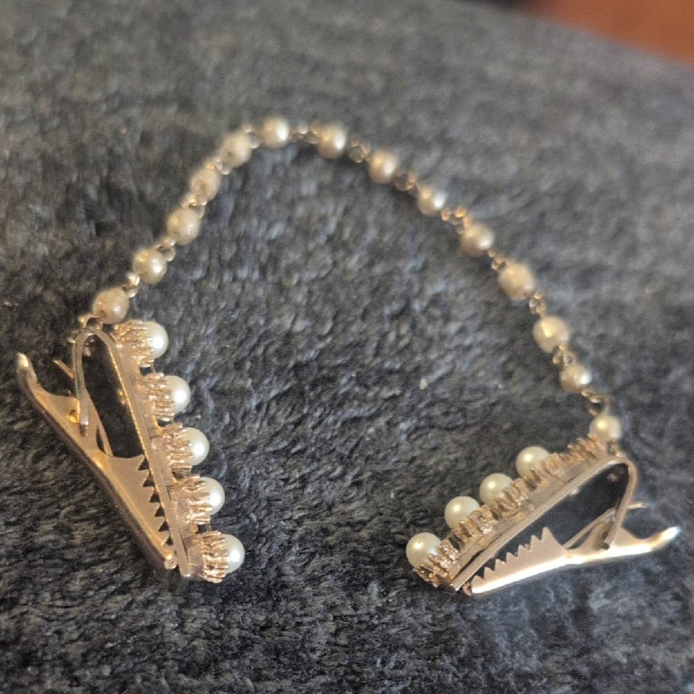 VTG Faux Pearl Sweater Guard